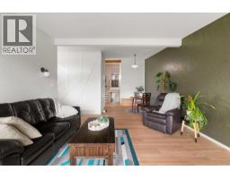 Bedroom - 726 68 Avenue Sw, Calgary, AB T2V0N2 Photo 6