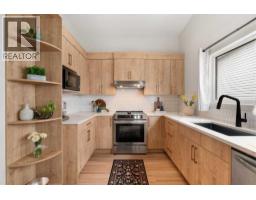 4pc Bathroom - 726 68 Avenue Sw, Calgary, AB T2V0N2 Photo 12