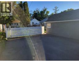 1124 Balmoral Street Se, Medicine Hat, AB T1A0X6 Photo 9