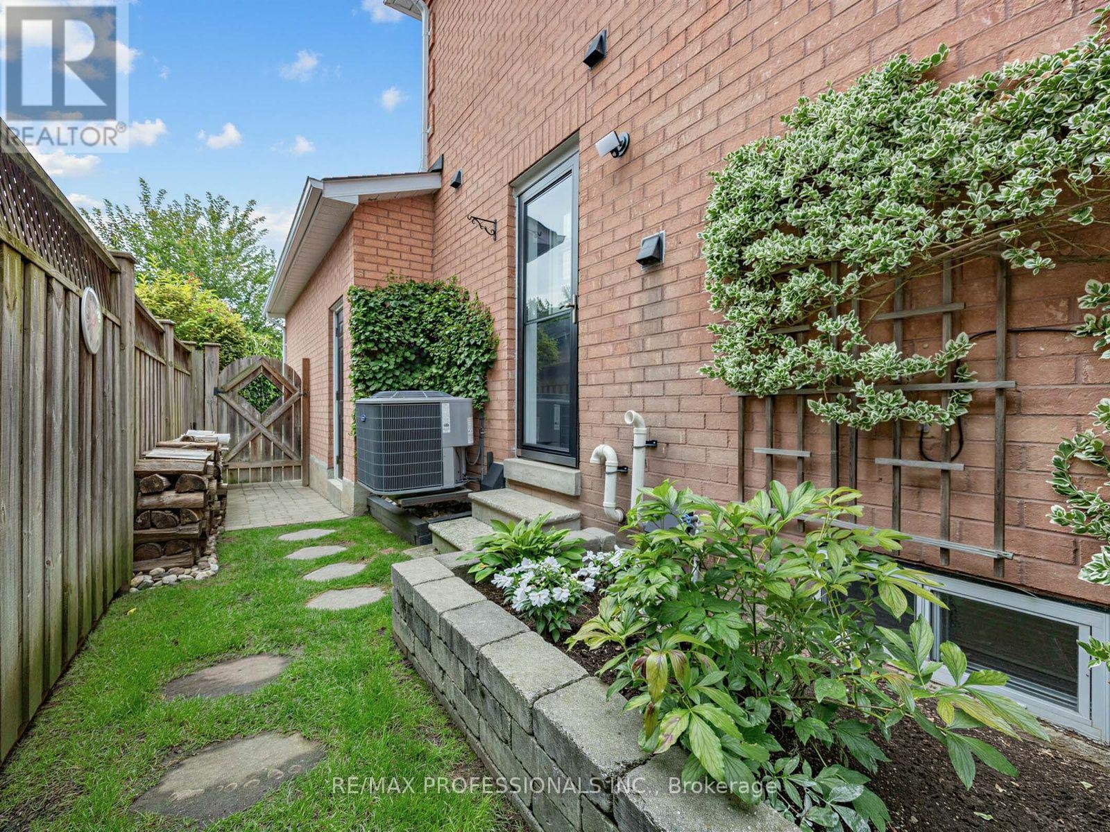 1025 Moorelands Crescent, Pickering, ON photo 33
