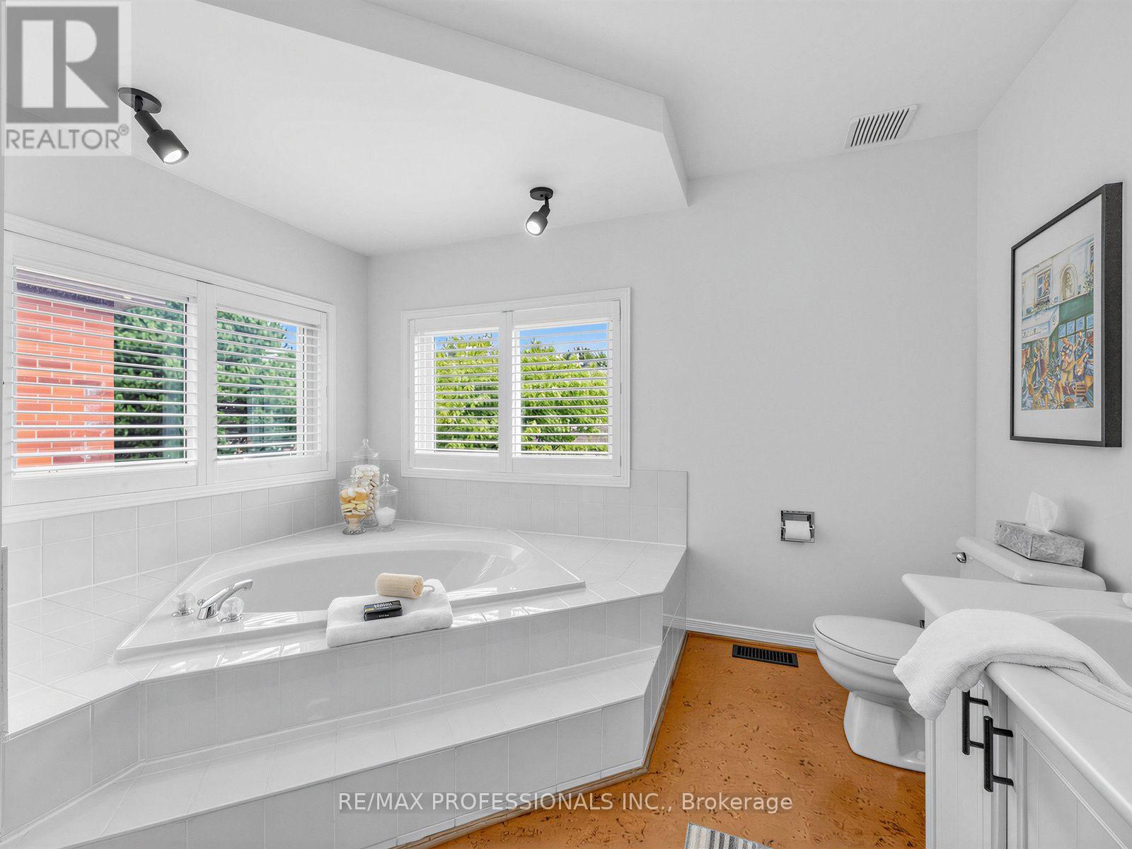 1025 Moorelands Crescent, Pickering, ON photo 21