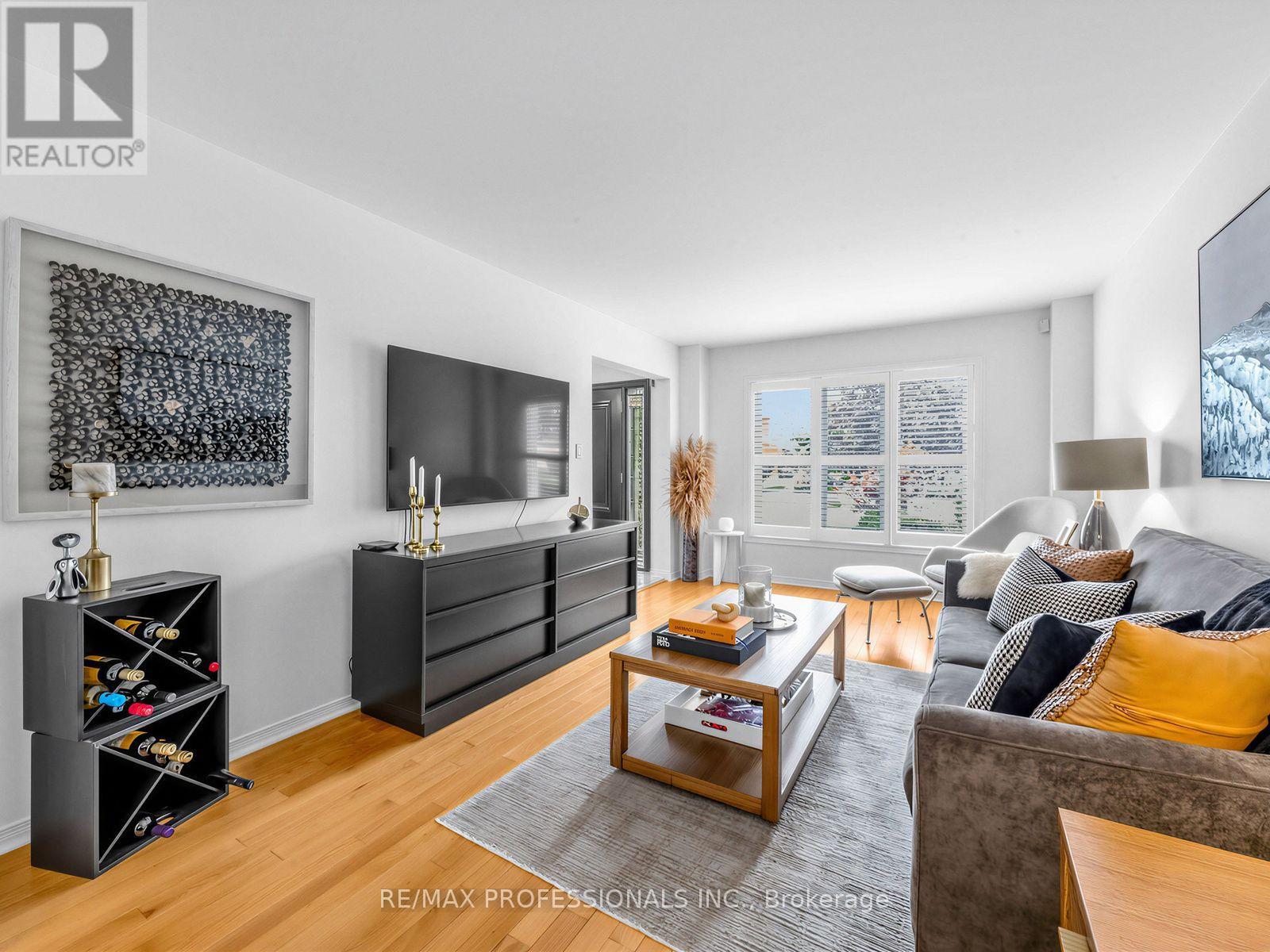 1025 Moorelands Crescent, Pickering, ON photo 6