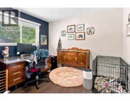Family room - 301 Cascade Street, Saskatoon, SK S7J0M4 Photo 8