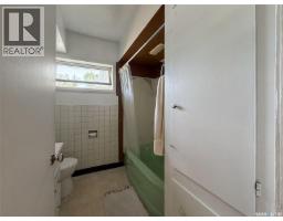 108 1st Street E, Climax, SK S0N0N0 Photo 12