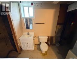 108 1st Street E, Climax, SK S0N0N0 Photo 38