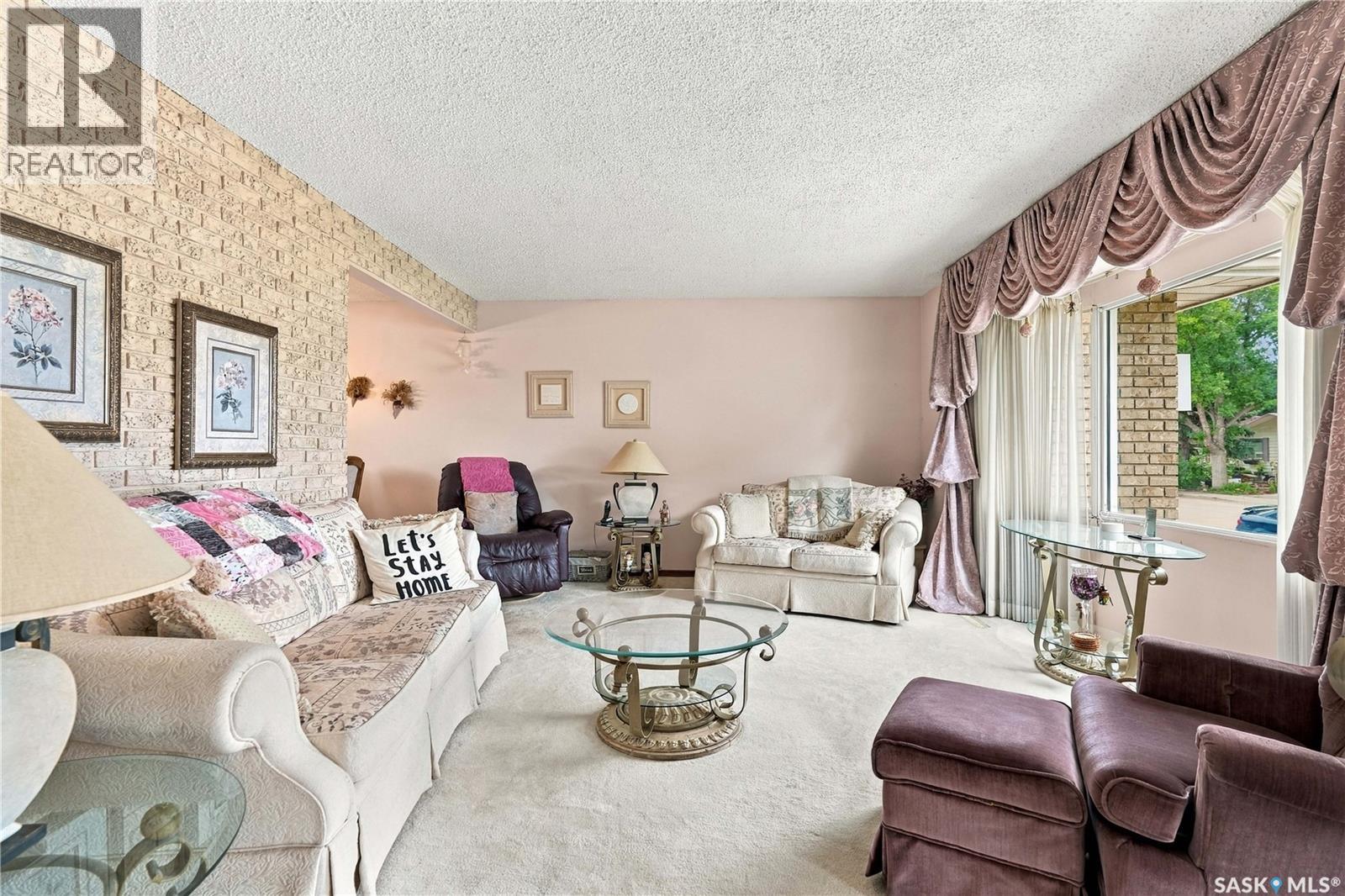 1015 Simcoe STREET, Moose Jaw — photo 4