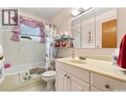 1015 Simcoe Street, Moose Jaw, SK S6H3J3 Photo 21