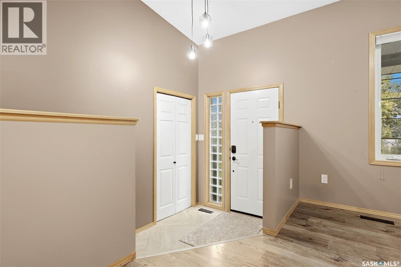 12 Stern PLACE - 4