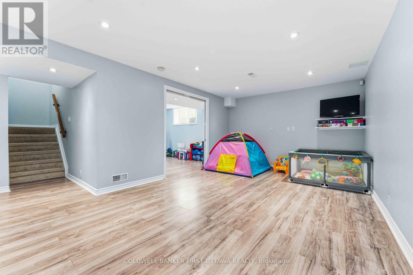 150 STRATHCARRON CRESCENT photo 41