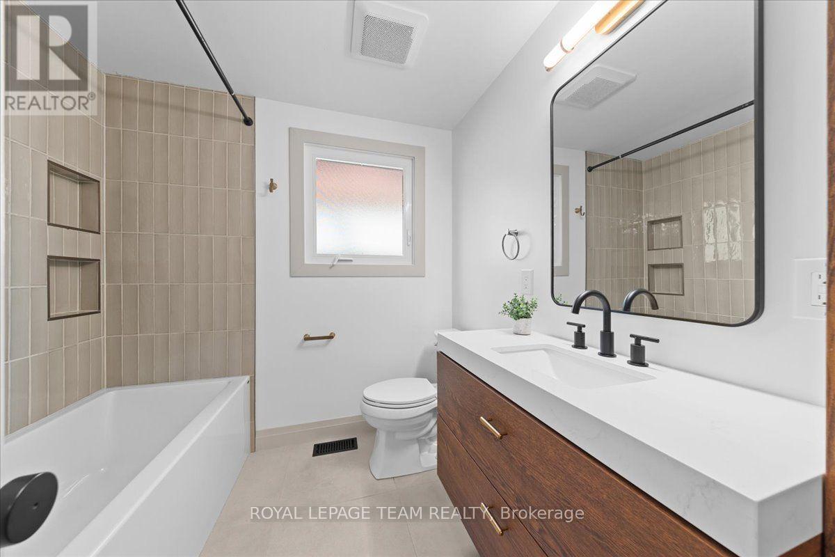 1844 GREENACRE CRESCENT photo 14