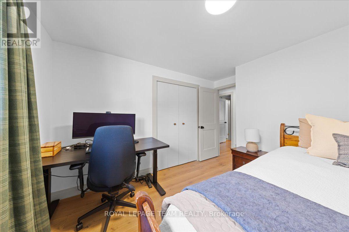 1844 GREENACRE CRESCENT photo 16
