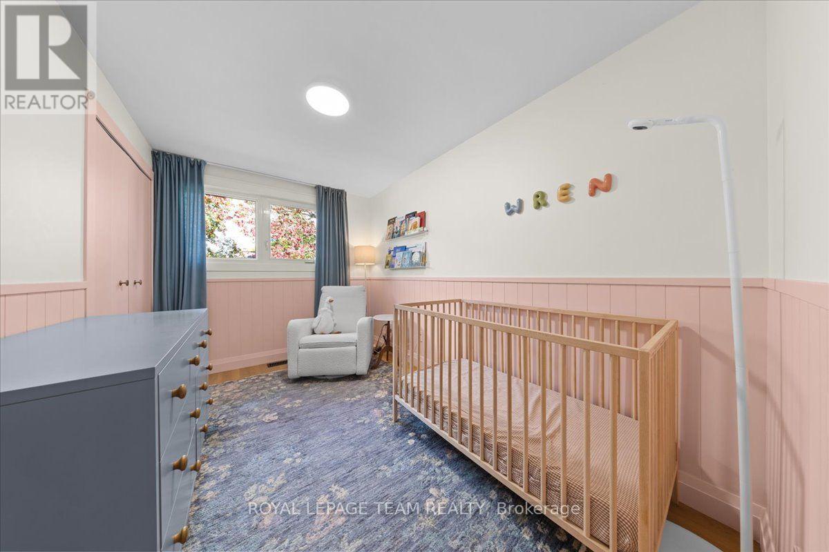 1844 GREENACRE CRESCENT photo 20