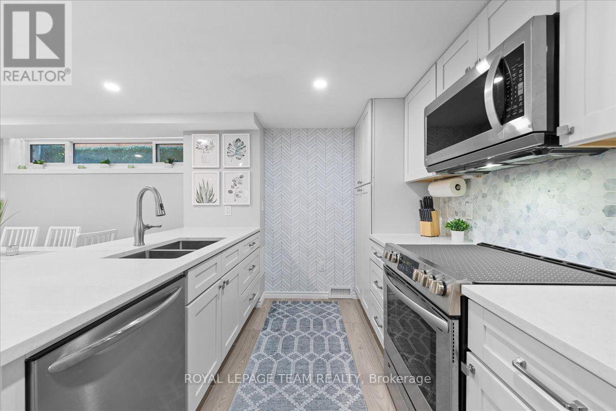 1844 GREENACRE CRESCENT photo 27