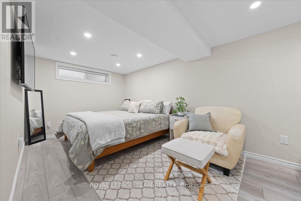 1844 GREENACRE CRESCENT photo 33