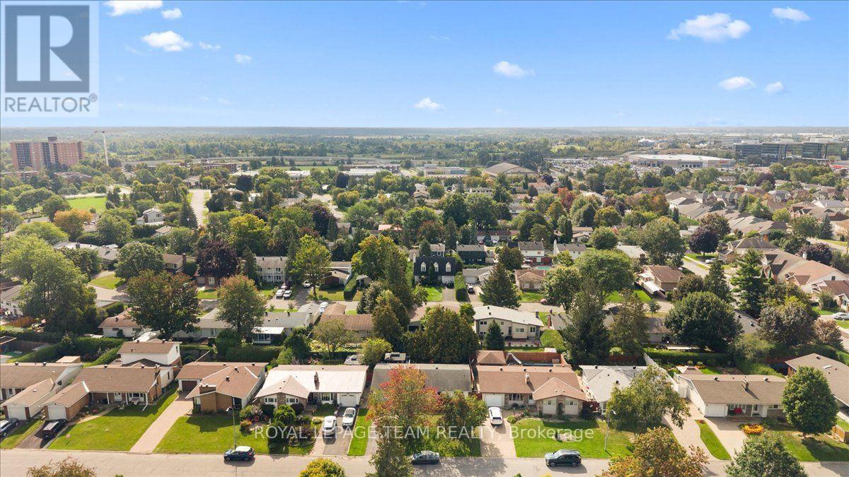1844 GREENACRE CRESCENT photo 40