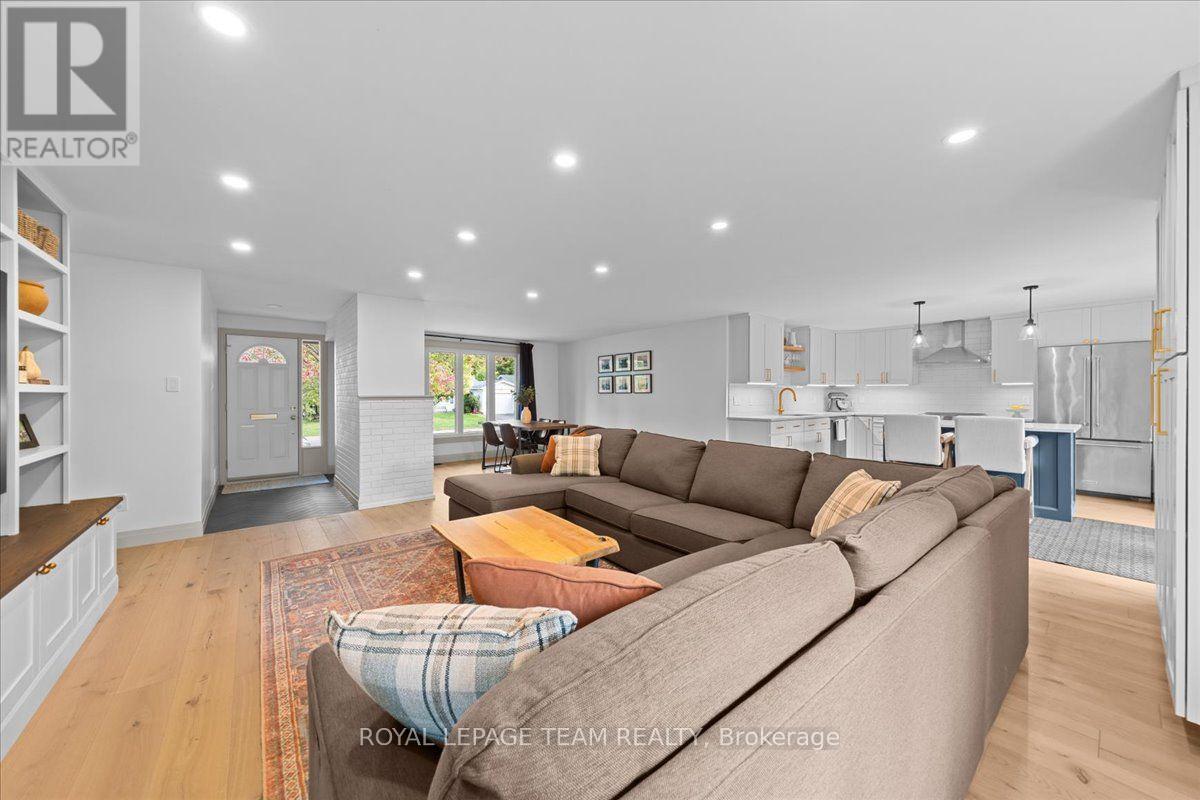 1844 GREENACRE CRESCENT photo 7