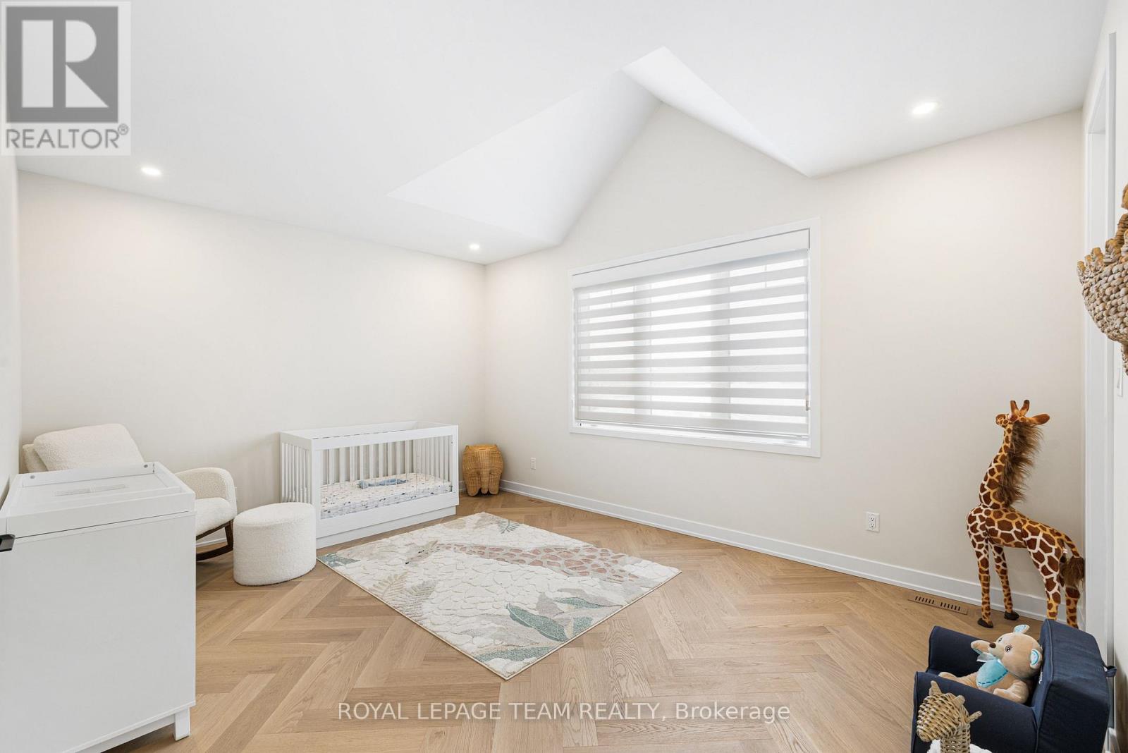 649 BRIDGEPORT AVENUE photo 37