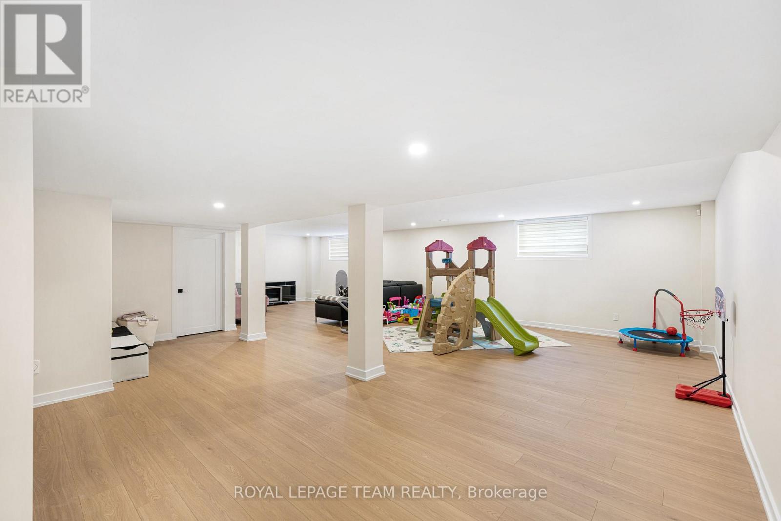 649 BRIDGEPORT AVENUE photo 45