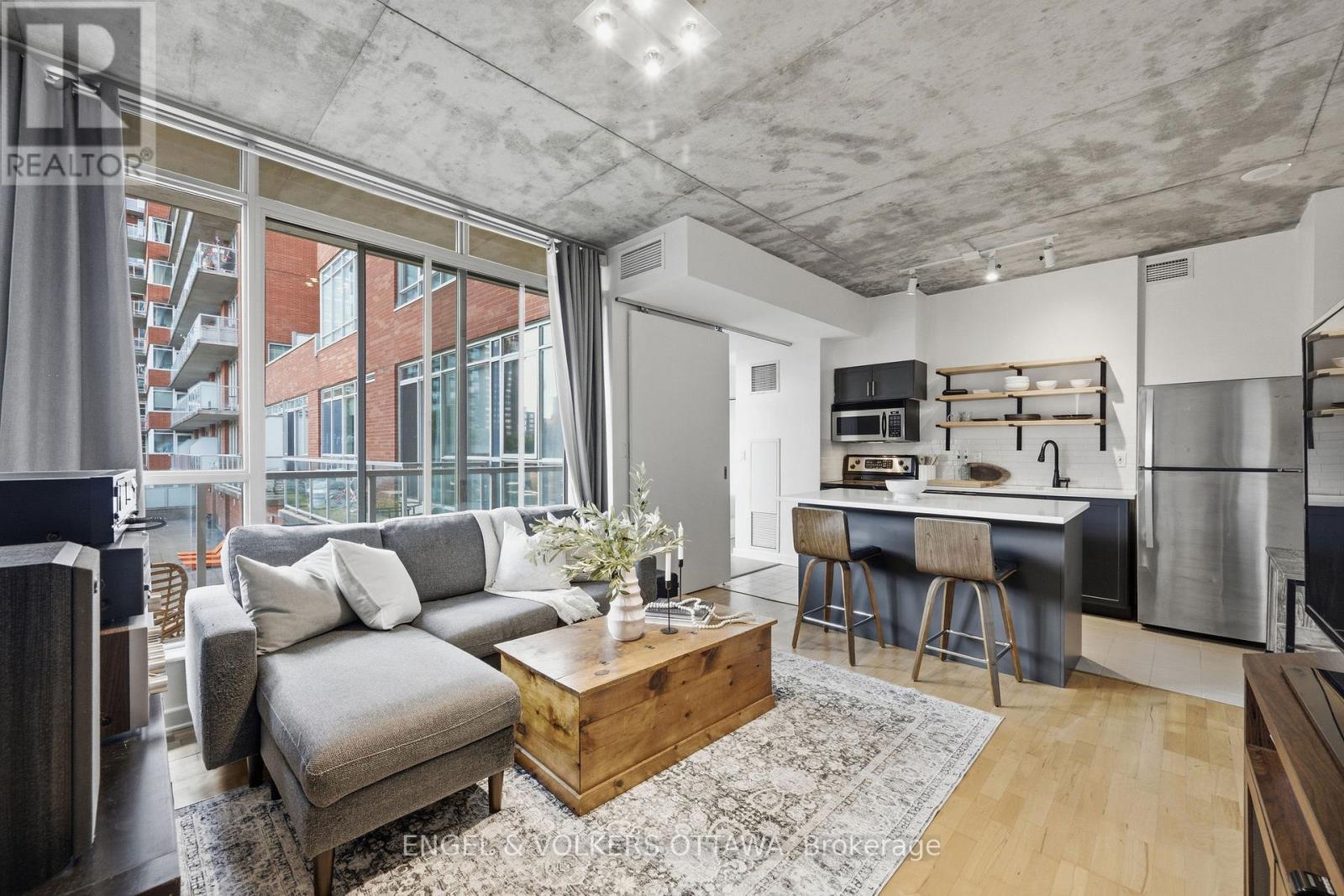 #207 180 YORK STREET - 1