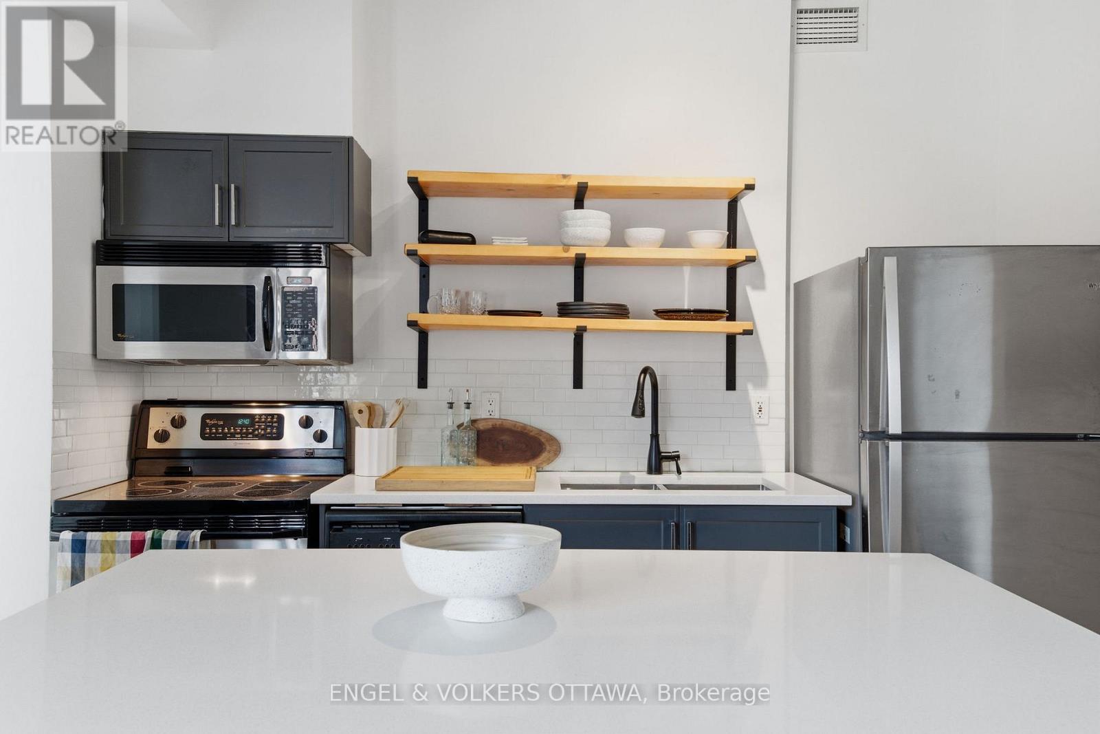 #207 180 YORK STREET - 11