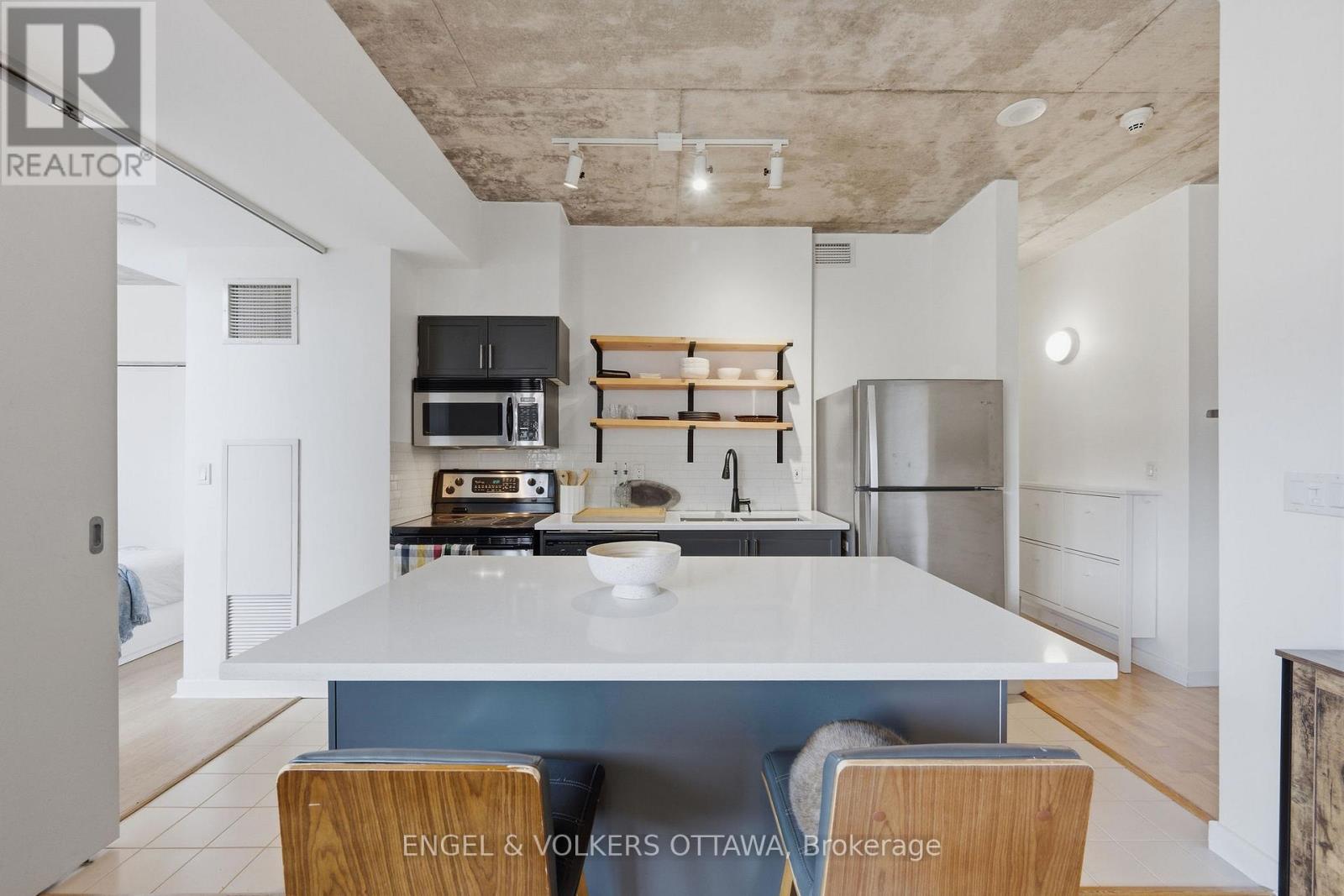 #207 180 YORK STREET - 12