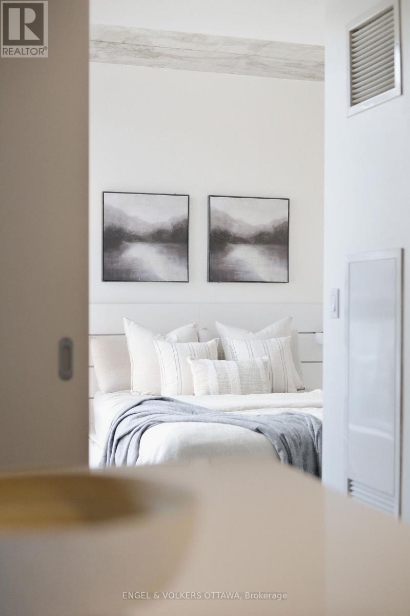 #207 180 YORK STREET - Image 15