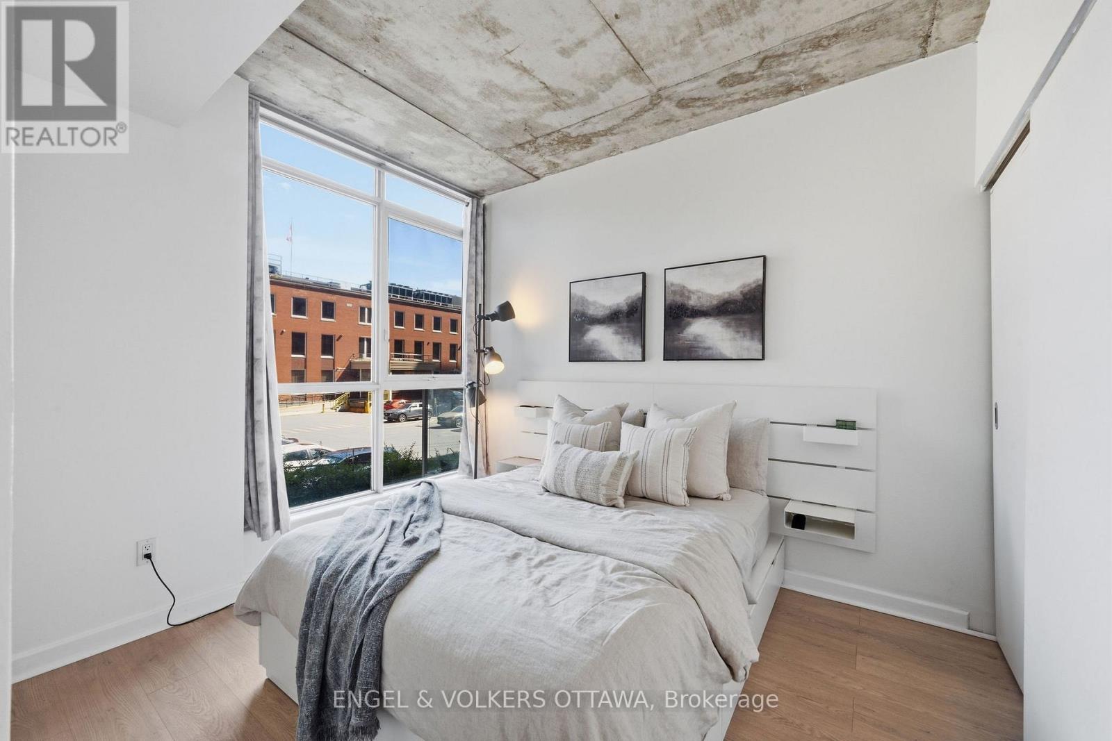 #207 180 YORK STREET - 17