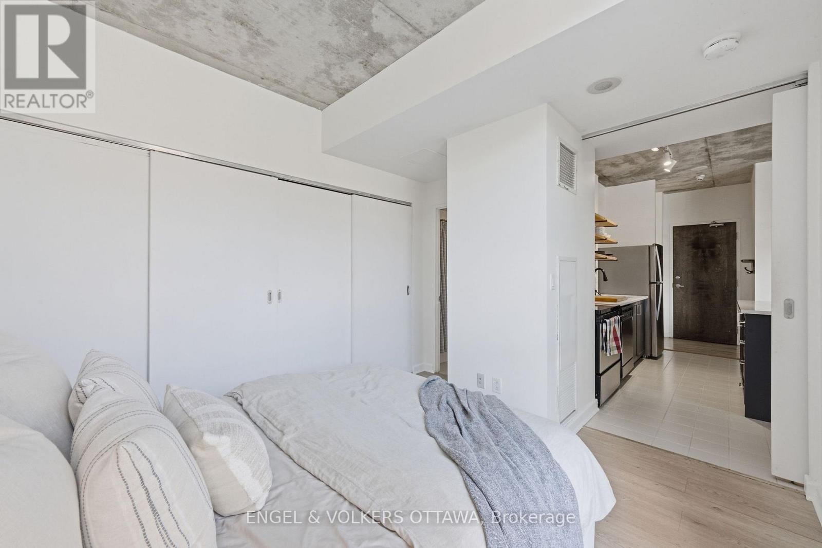 #207 180 YORK STREET - 19