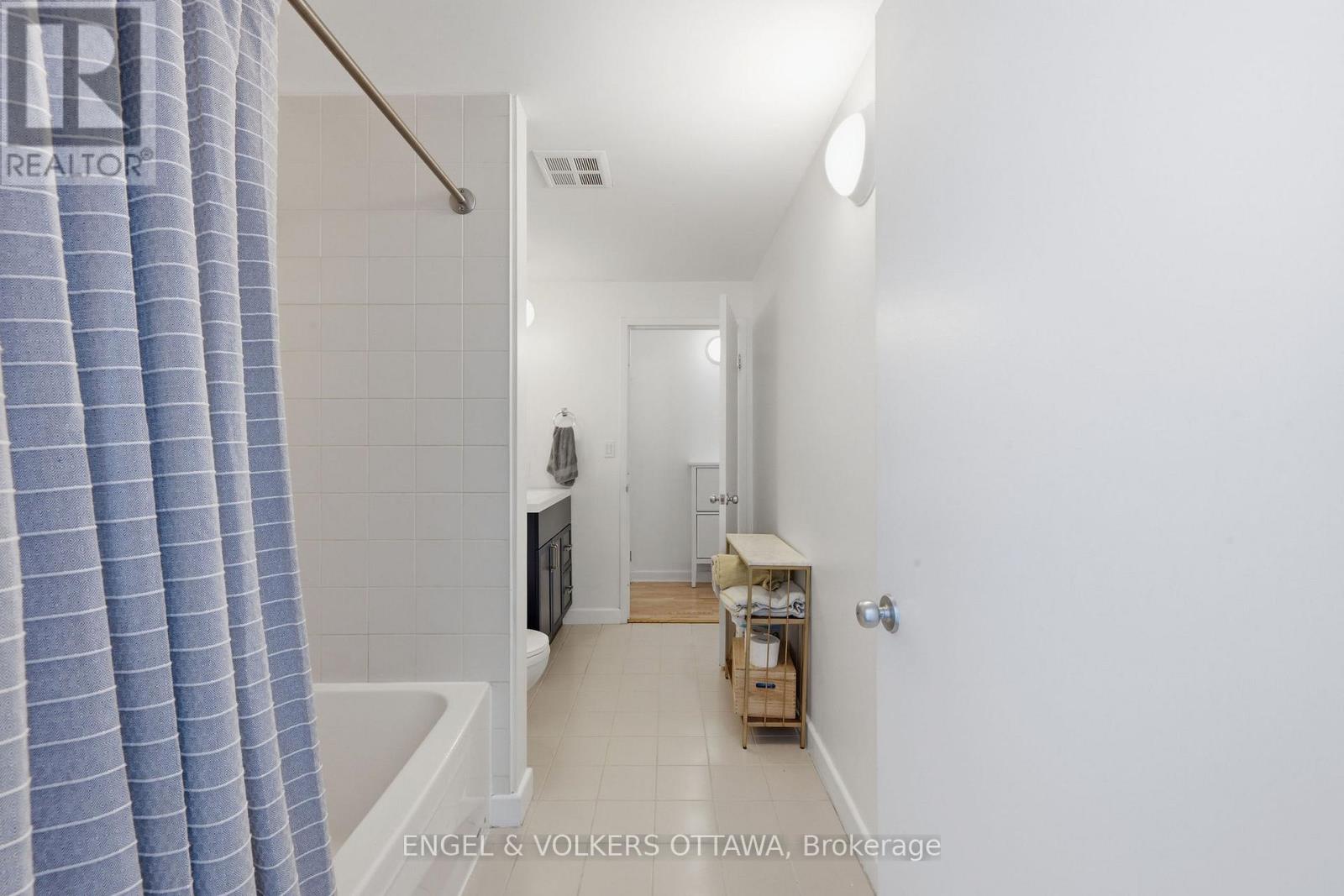 #207 180 YORK STREET - 23