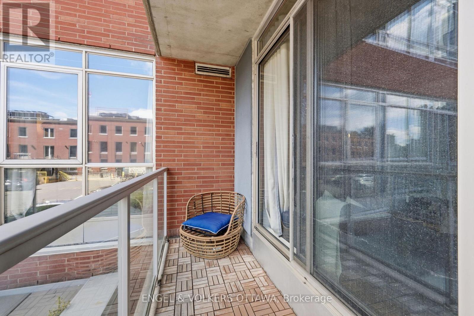 #207 180 YORK STREET - 25