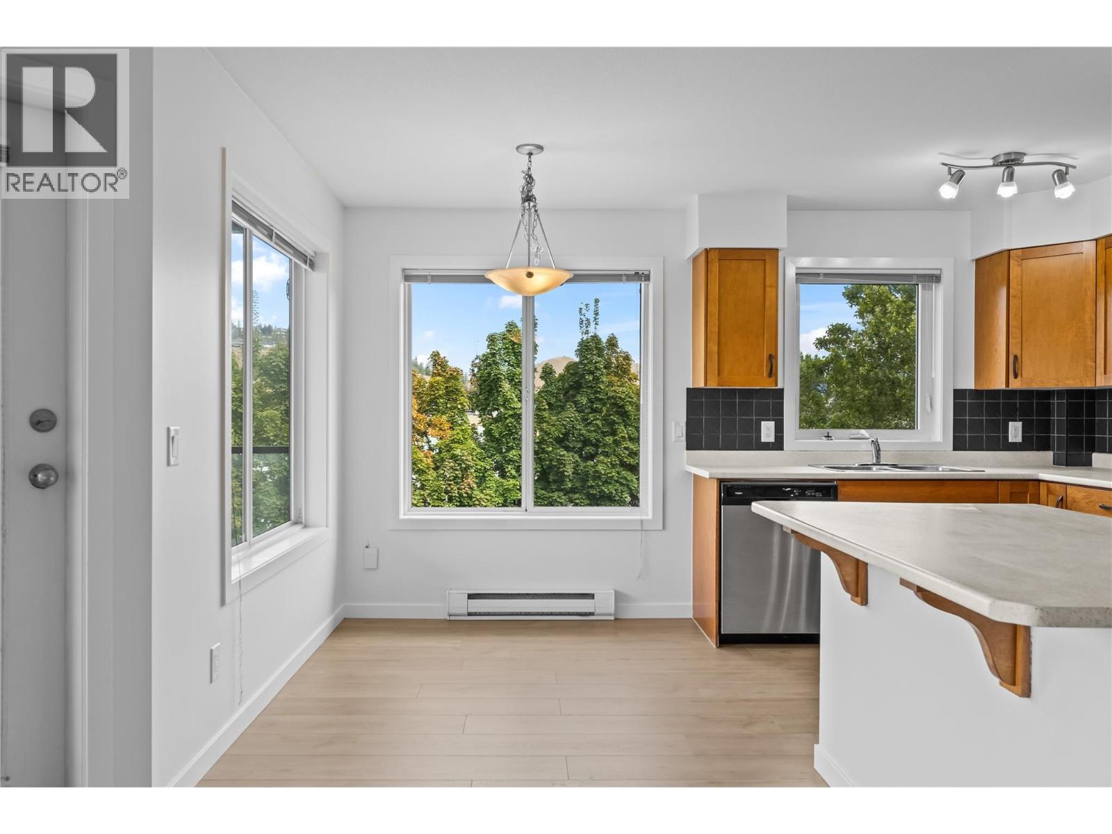 302 135 Ziprick Road, Kelowna