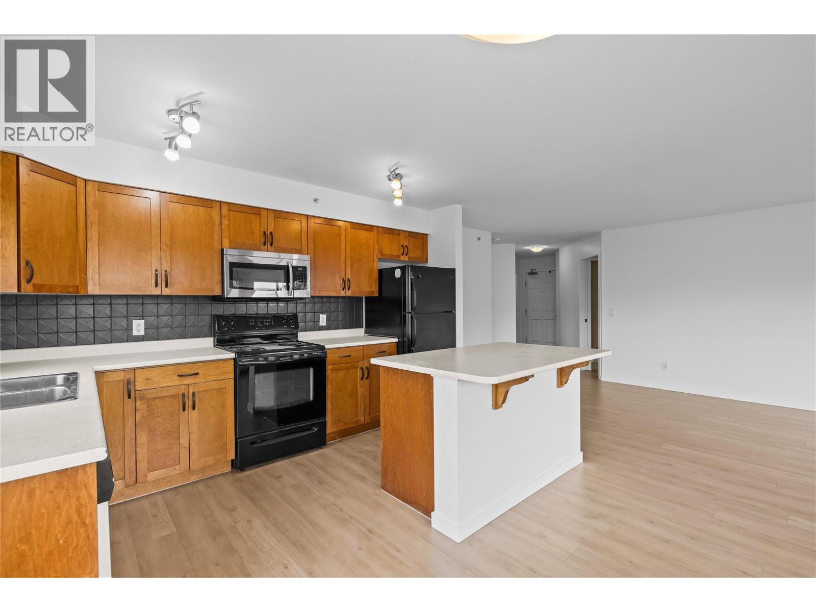 302 135 Ziprick Road, Kelowna