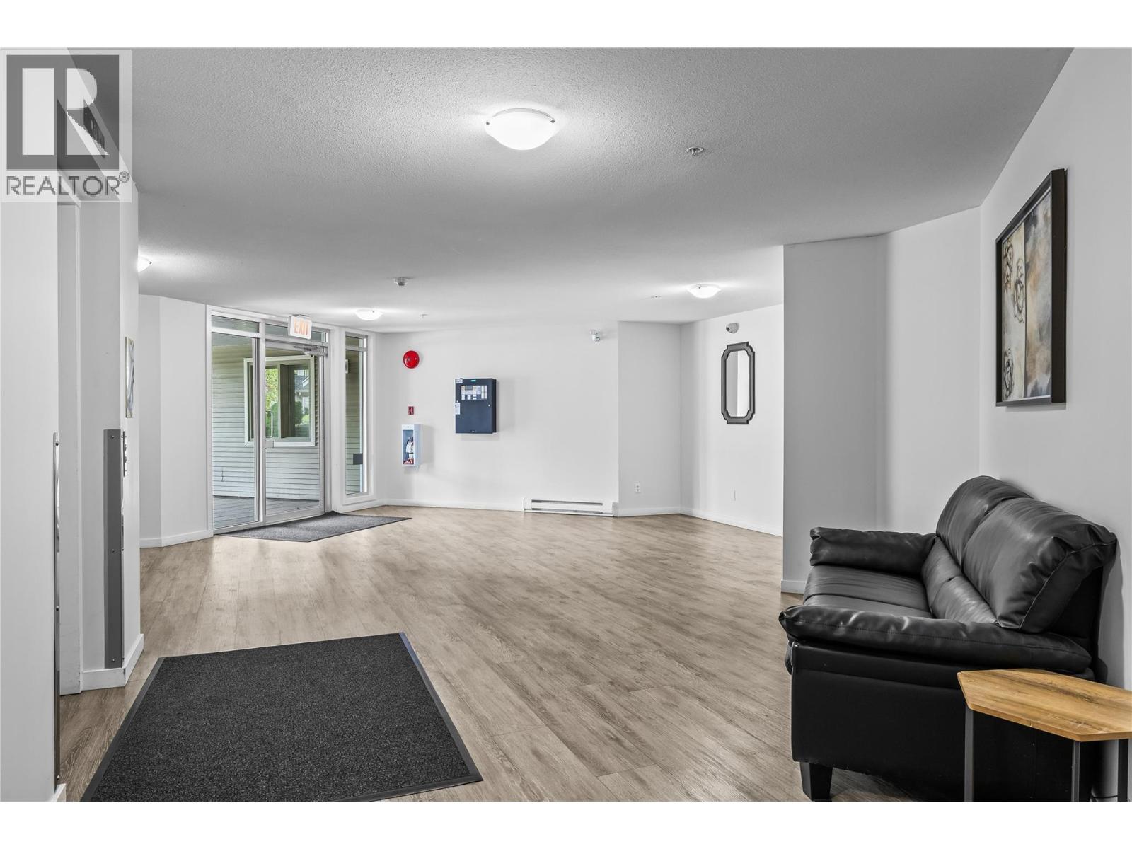 302 135 Ziprick Road, Kelowna