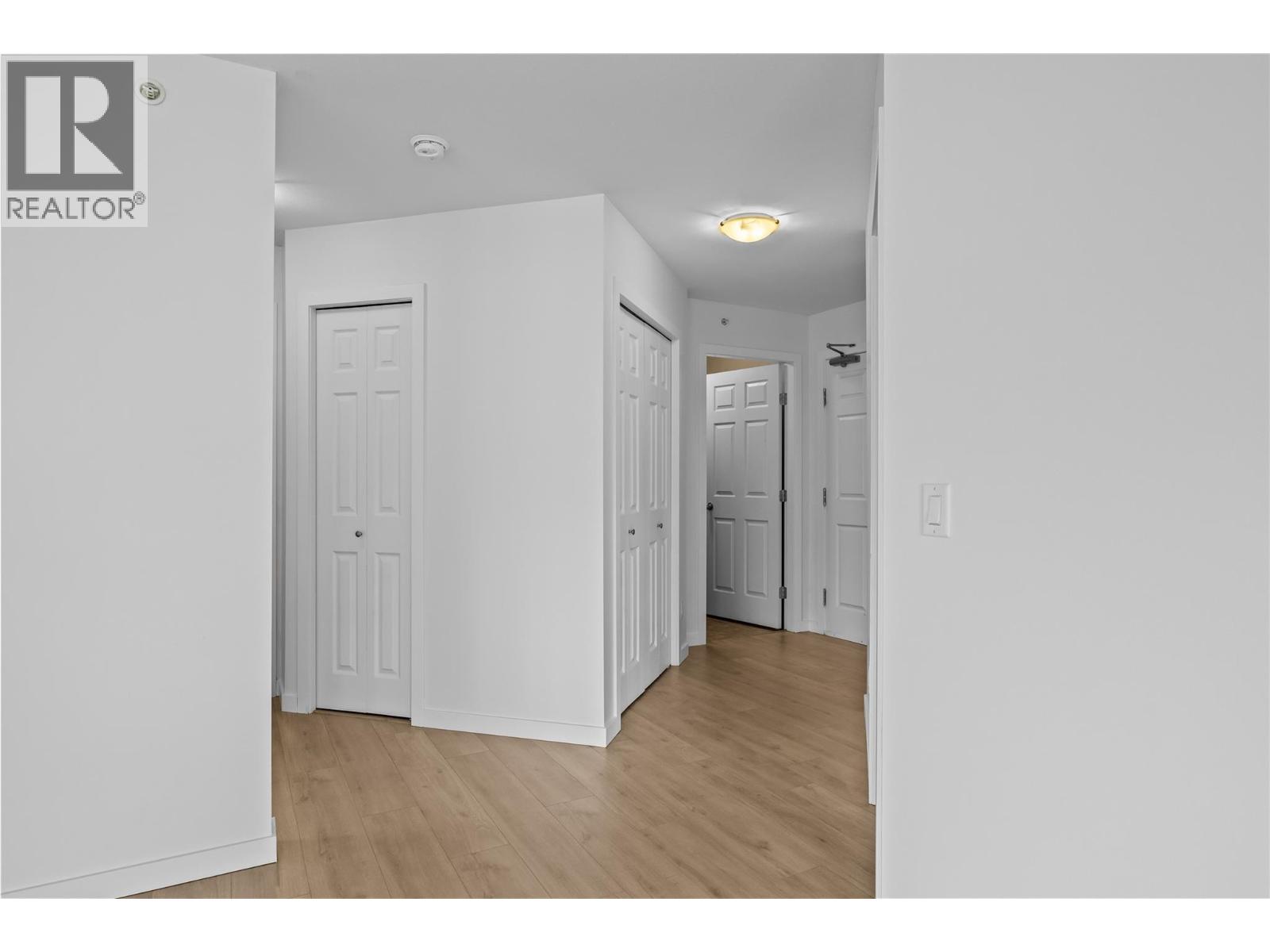 302 135 Ziprick Road, Kelowna