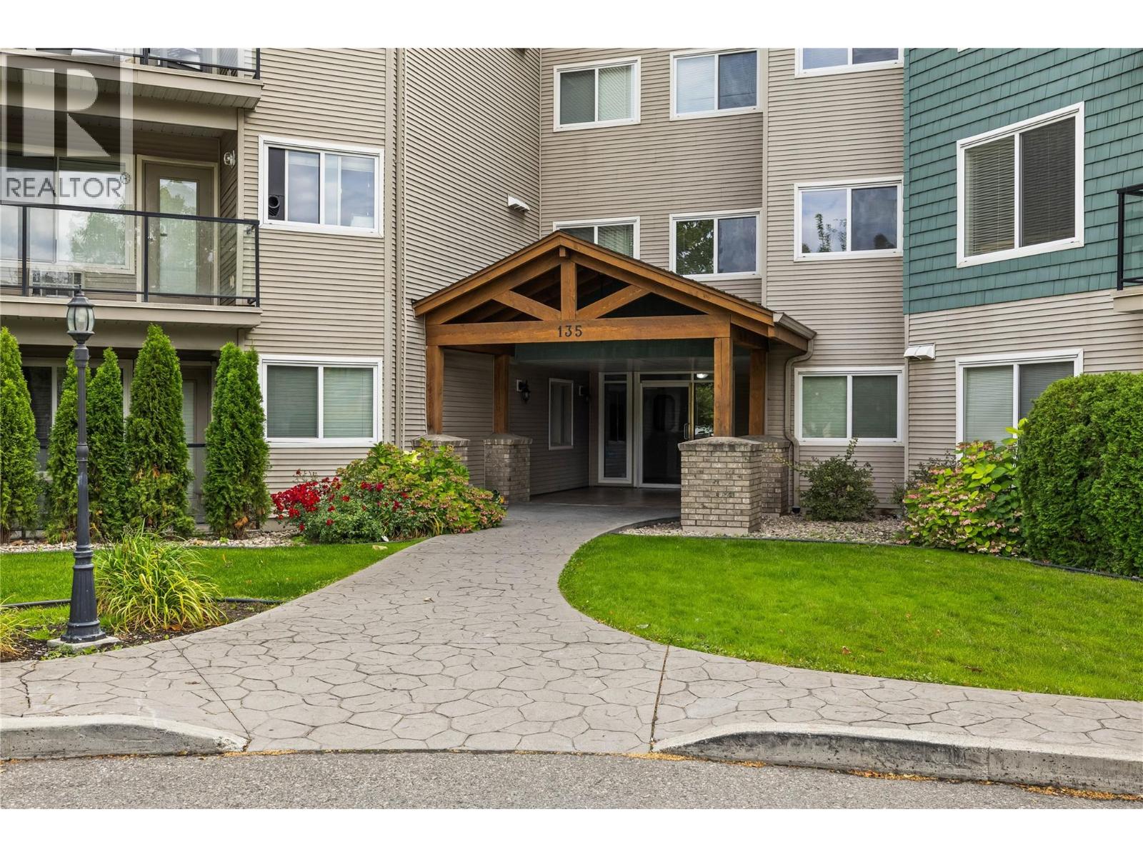 302 135 Ziprick Road, Kelowna