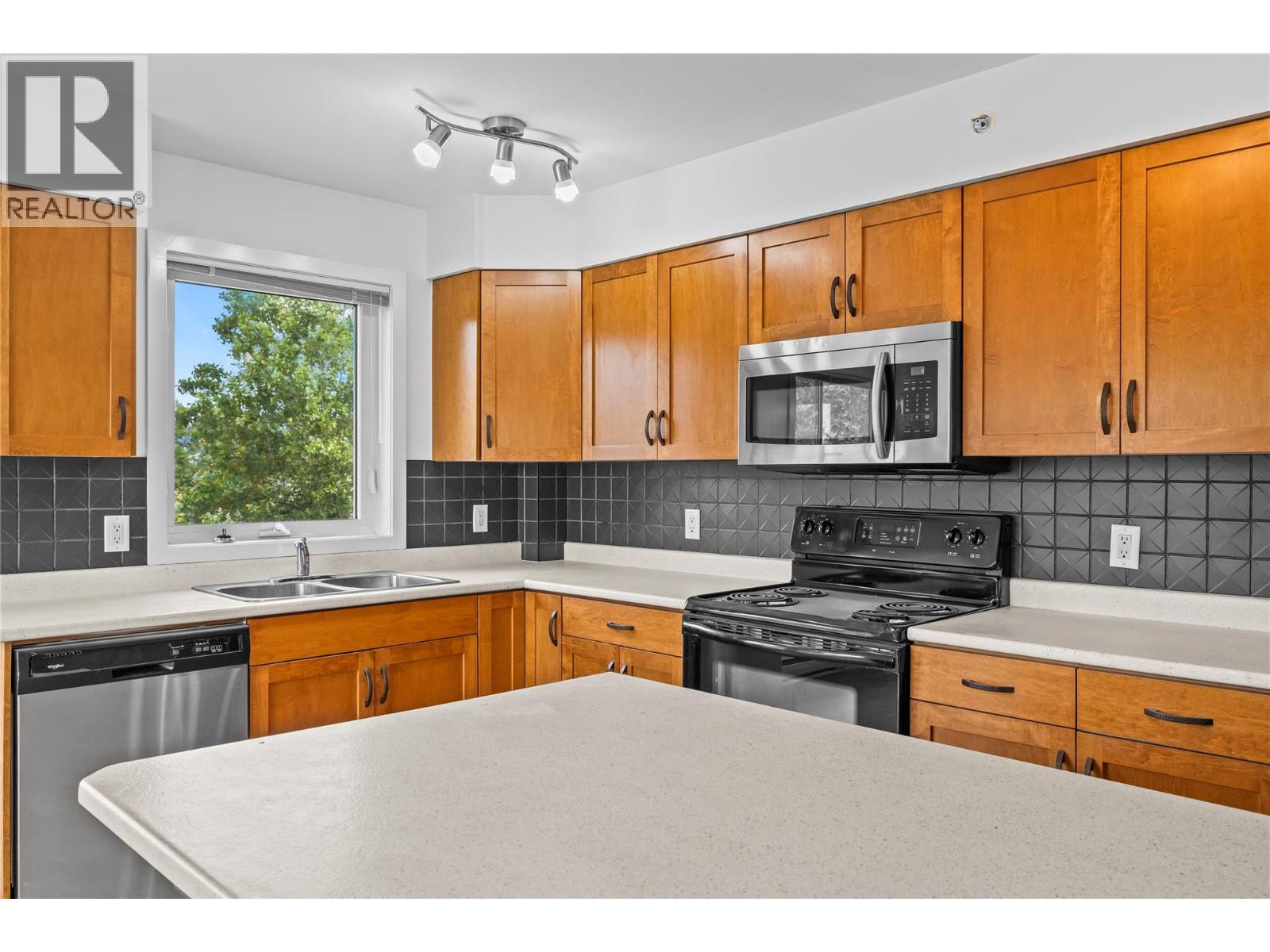 302 135 Ziprick Road, Kelowna