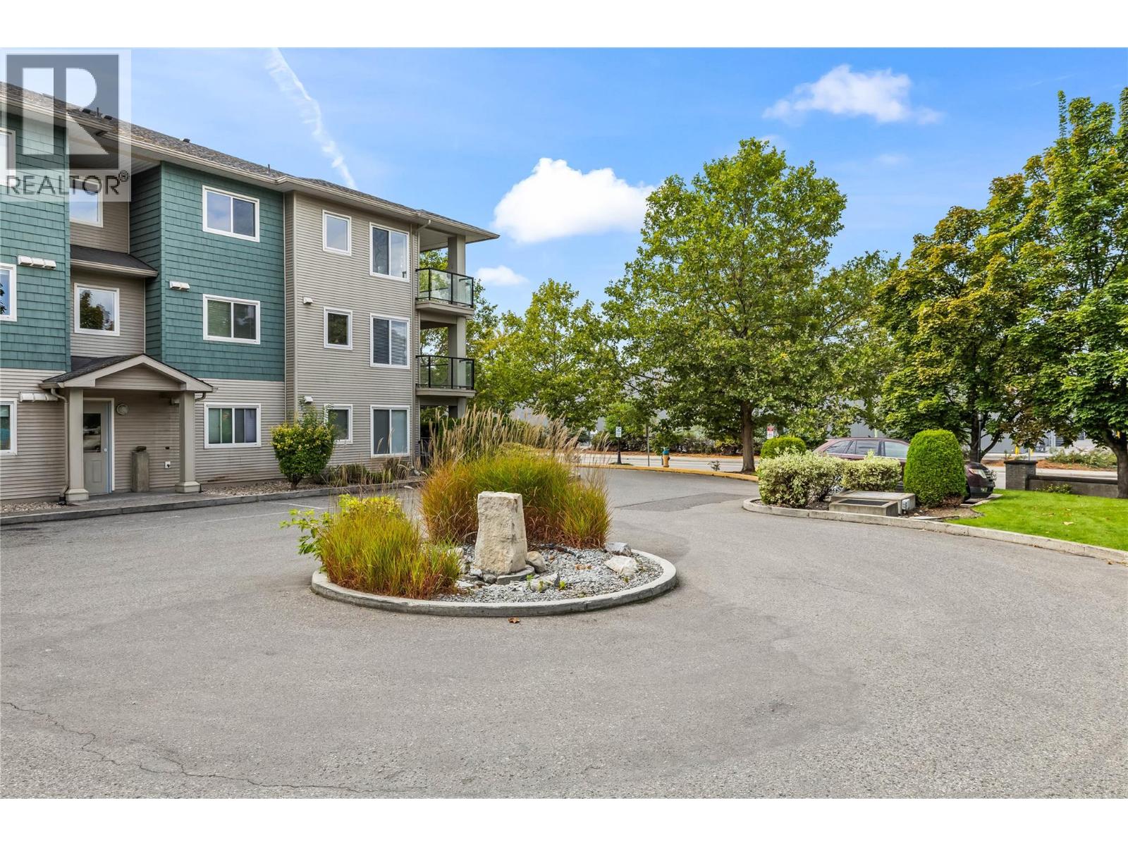 302 135 Ziprick Road, Kelowna