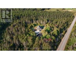 Bedroom 3 - 880 Memorial Park Drive E, Powassan, ON P0H1Z0 Photo 6