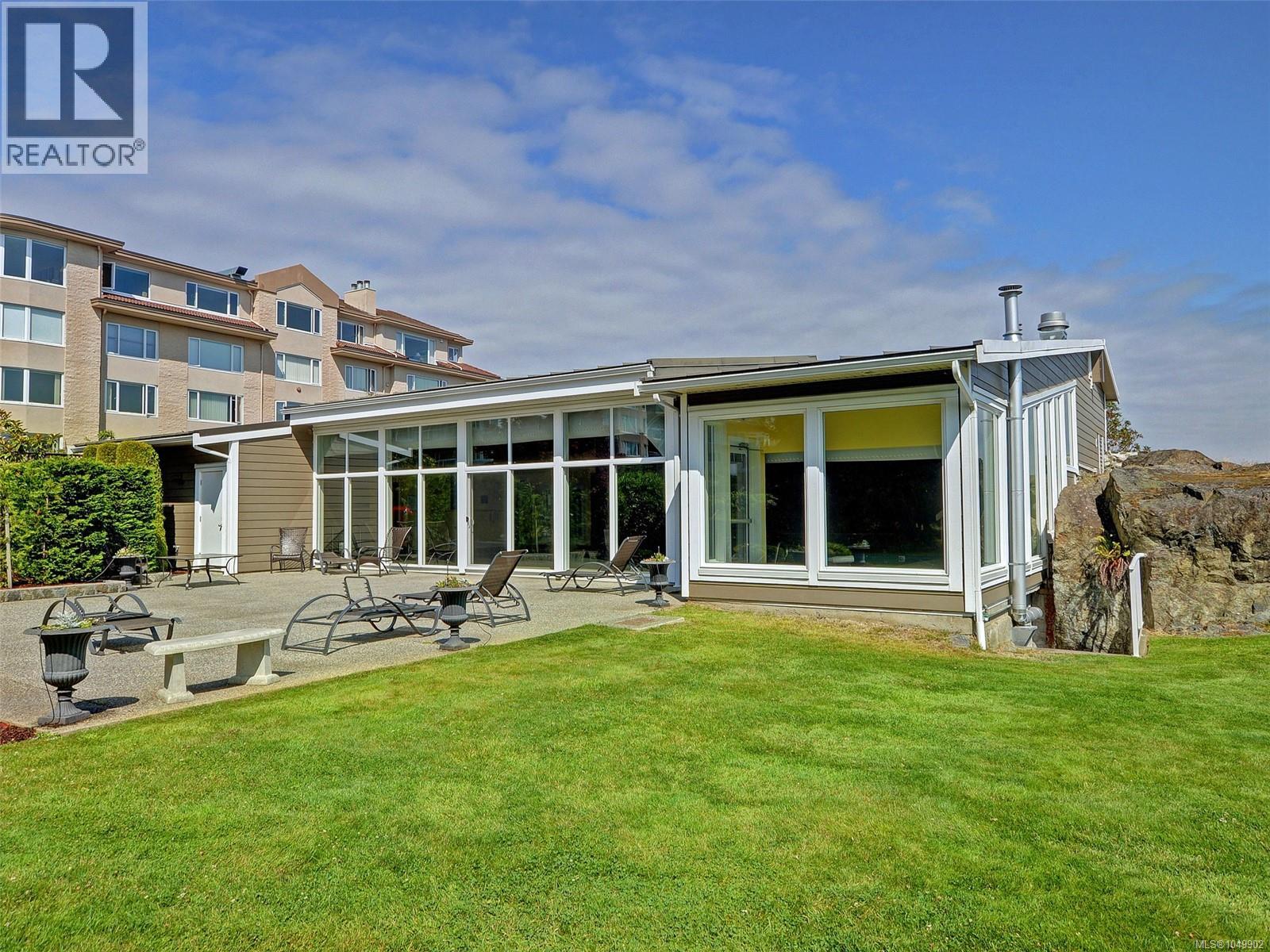 #3105 2829 Arbutus Rd - 26