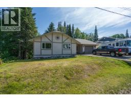 Living room - 3018 Glade Road, Prince George, BC V2K4C3 Photo 9