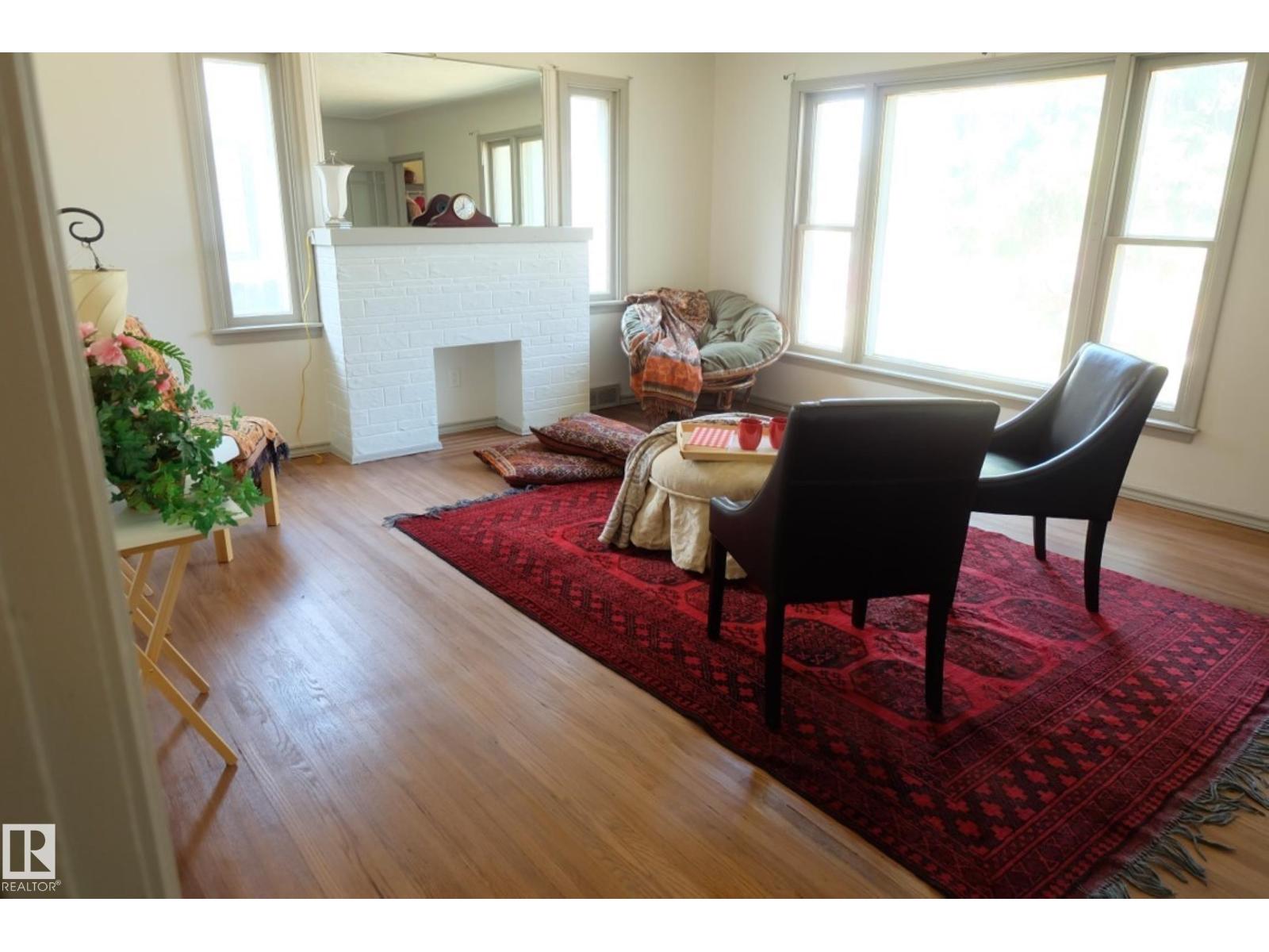 11331 111 Av NW, Queen Mary Park — photo 15 of 28