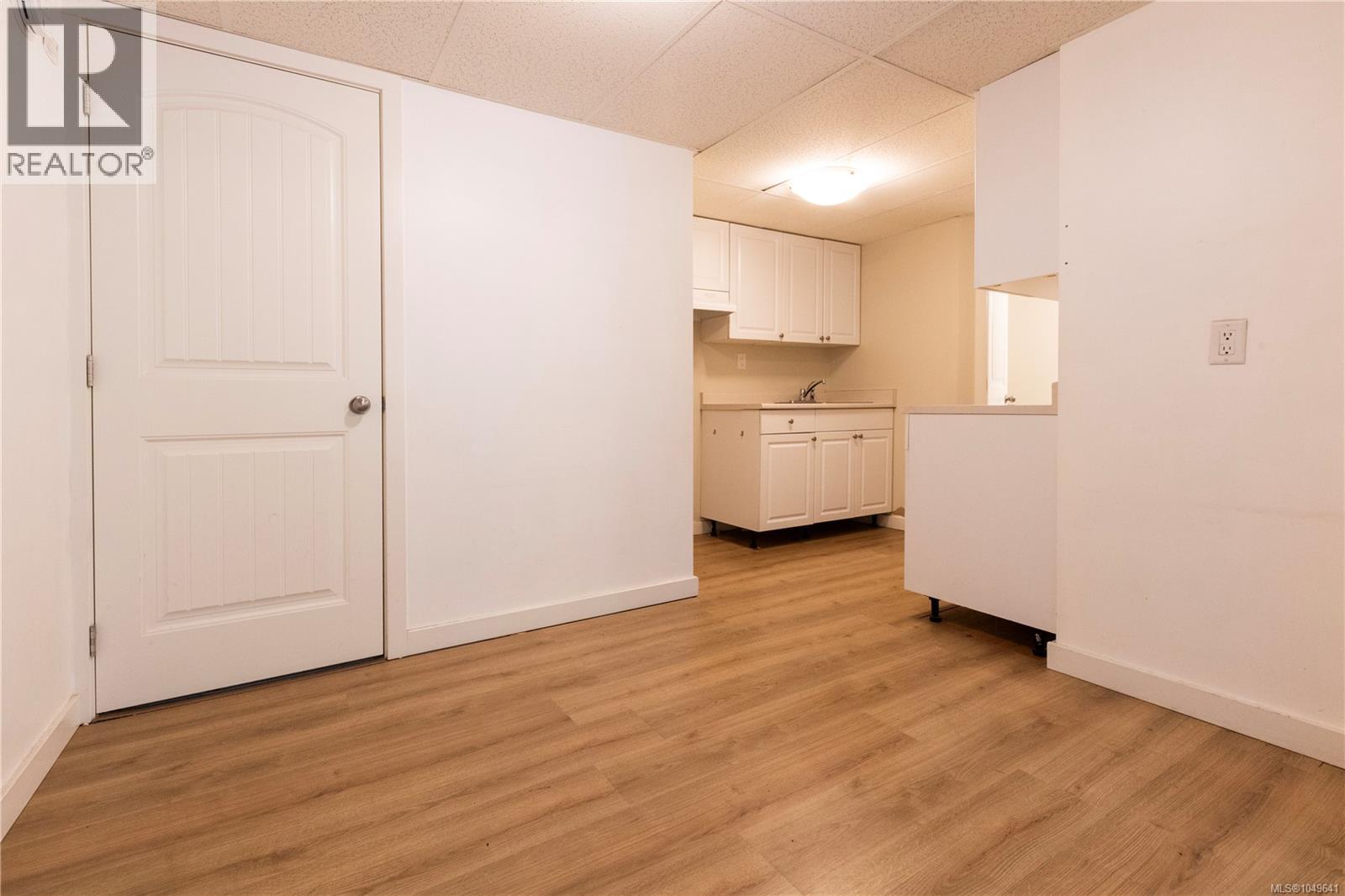 923 Walfred Rd - Image 35