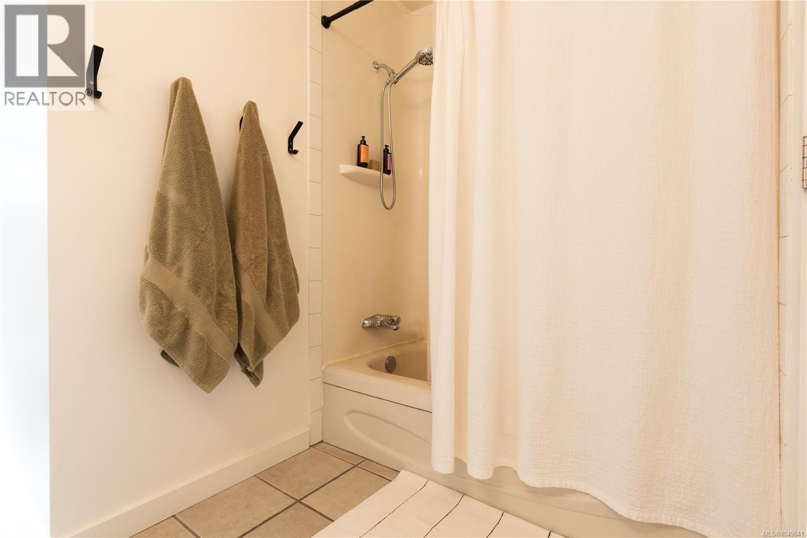 923 Walfred Rd - Image 31