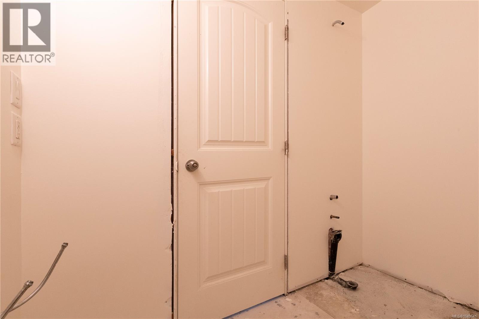923 Walfred Rd - Image 46