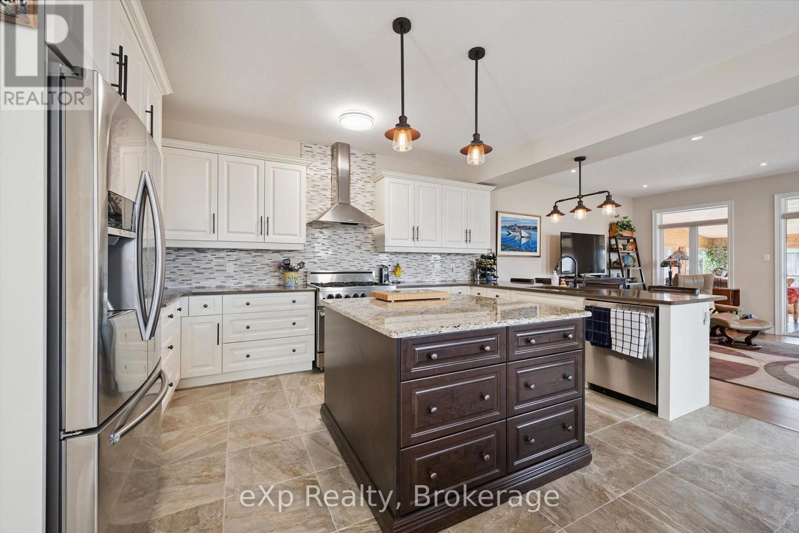82 DRONE CRESCENT - Image 12