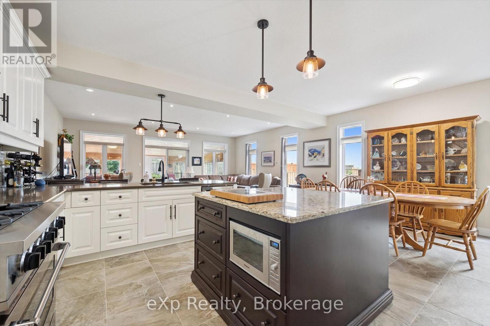 82 DRONE CRESCENT - Image 13