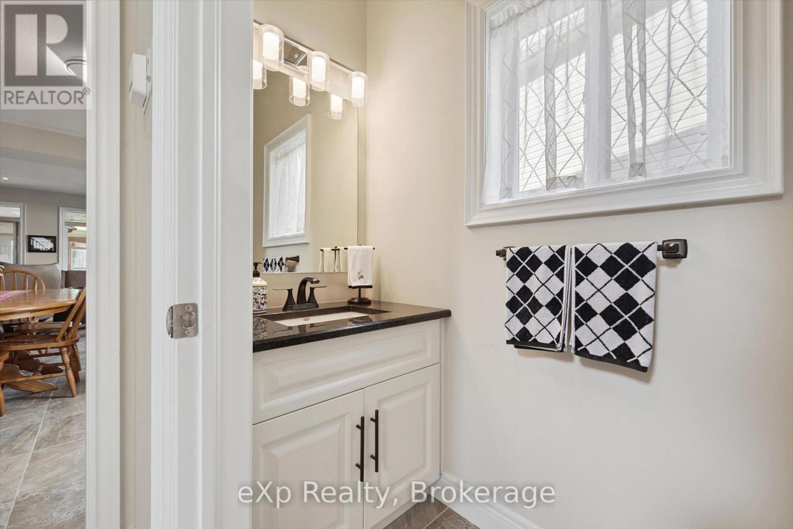82 DRONE CRESCENT - Image 19
