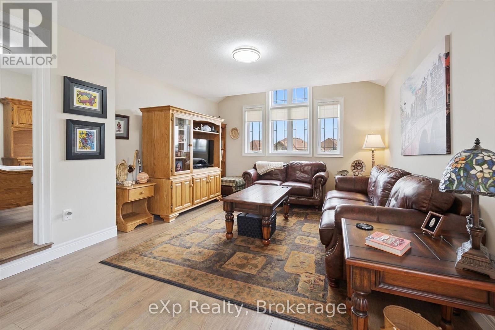 82 DRONE CRESCENT - Image 22