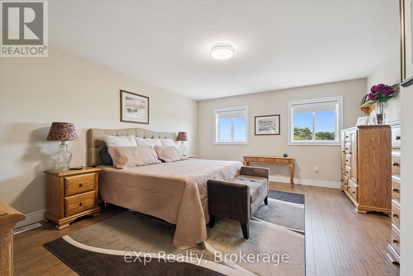 82 DRONE CRESCENT - Image 25