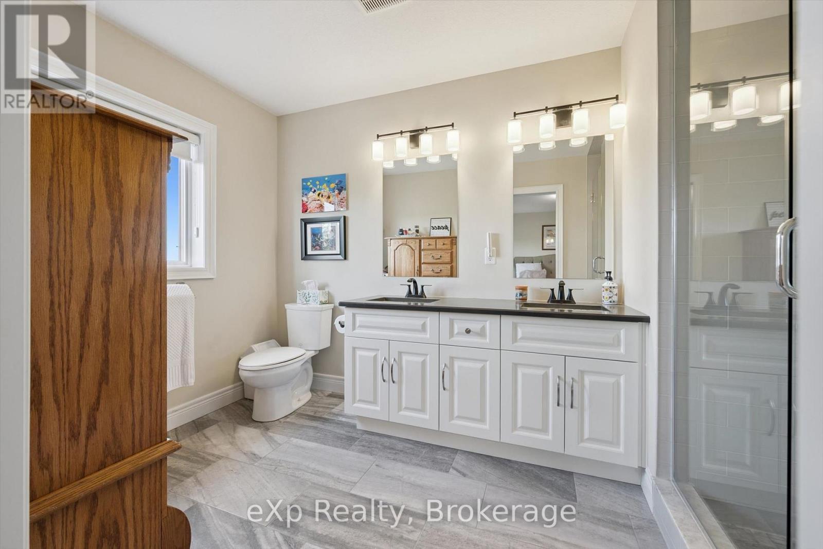 82 DRONE CRESCENT - Image 27